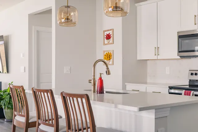 Kitchen island with bar seating at 4905 Trail Ridge Ct, Nashville, TN 37207