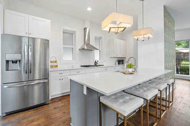 Kitchen island with counter seating at 603 S 20th St, Nashville, TN 37206
