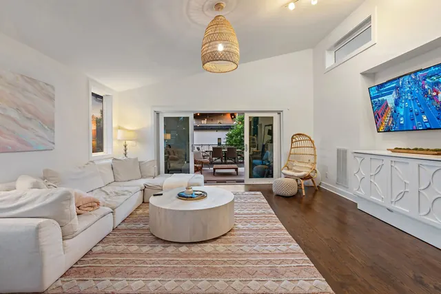 Bonus room with mounted TV at 603 S 20th St, Nashville, TN 37206